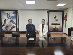 <b>荆门市掇刀区政协委员心系卫生事业成长捐赠医</b>